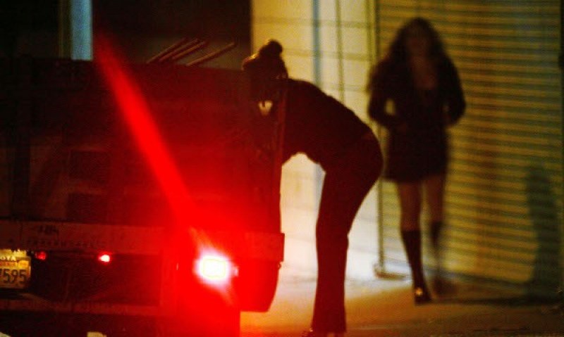 Разбиха канал за трафик на проститутки, петима - с обвинения