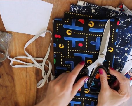 Бременни жени от Пловдив се обединиха – шият безплатни маски за възрастни хора