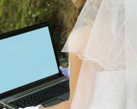 Любов по време на коронавирус: В Турция вече се женят онлайн