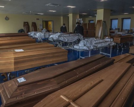 Пловдивчанката Лучия Велева: Гробището в Бергамо е пълно, военни камиони извозват ковчезите в други райони