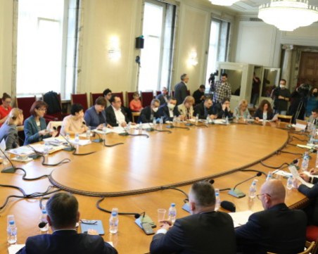 Правната комисия зацикли за извънредното положение