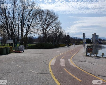 Топлото време ограничава коронавируса