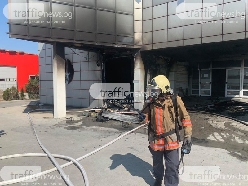Четири екипа на Пожарната се борят с пламъците в пловдивска болница, евакуираха лекари и пациенти
