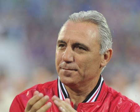 И Стоичков показа футболни умения с тоалетна хартия