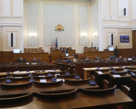 Парламентът прие мерки за ограничаване спекулата с цените при извънредното положение