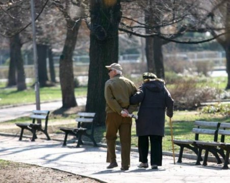 Проф. Мутафчийски към възрастните хора: Дайте ни шанс да съхраним живота ви