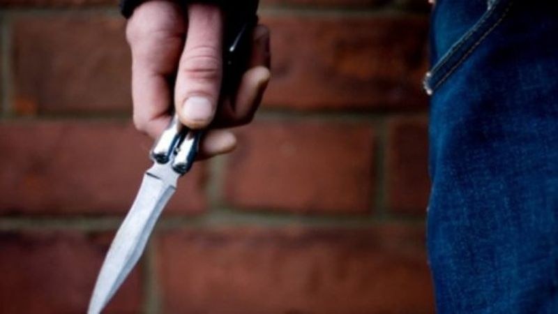 Мъж е намушкан с нож в София