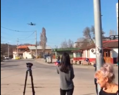 Дрон информира ромите във 