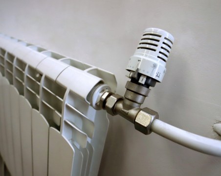 КЕВР предлага по-ниски цени на парното и топлата вода