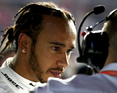 Шампионът във Формула 1 продължава да бъде под карантина