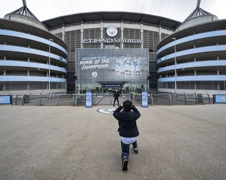 Юнайтед и Сити се обединиха в борбата срещу заразата