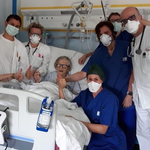 В Италия излекуваха 95-годишна жена от коронавирус