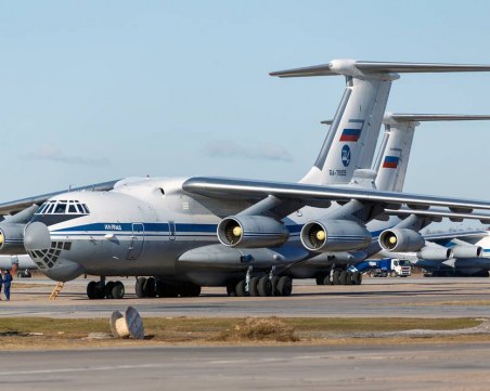 9 самолета с лекарски екипи и апаратура потеглят от Москва за Италия