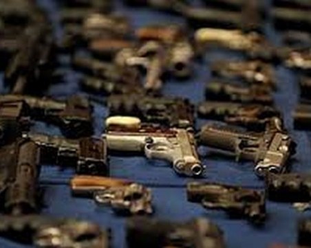 Американците започнаха да се запасяват и с оръжия