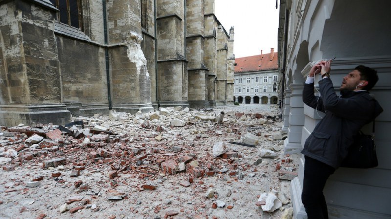 Огромни разрушения след силните трусове в Загреб! Срути се кулата на емблематичната катедрала