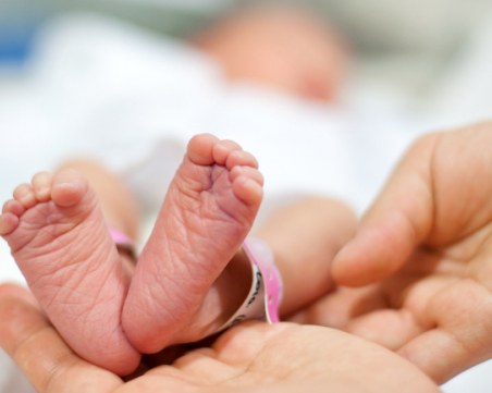 Четири бебета се родиха в болница под карантина