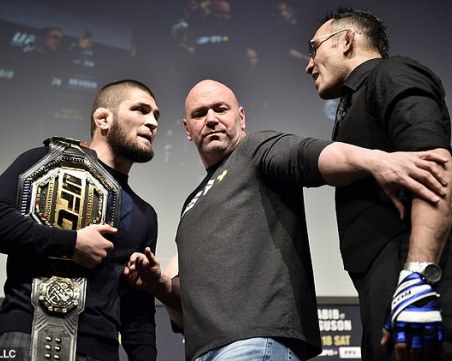 Хабиб се върна в Русия, мачът с Тони Фергюсън под въпрос