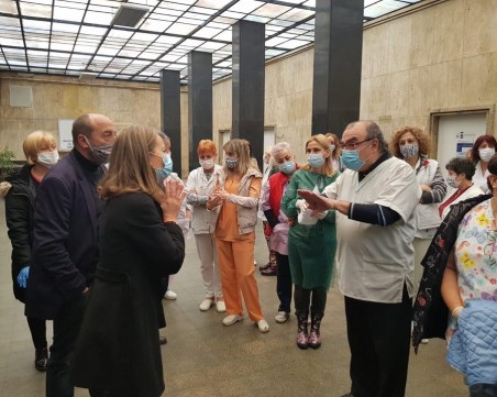 Каназирева: Ако се наложи ще командироваме лекари и ще ги местим в други болници