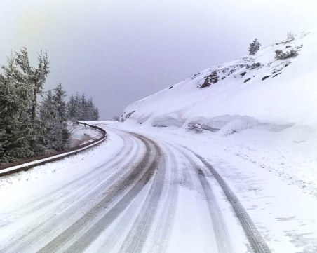 Очакват ни нови снеговалежи през следващото денонощие. Шофирайте внимателно!