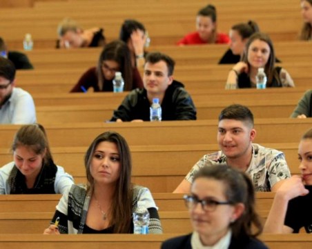 Първи университет удължи карантината до 10 май