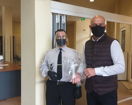 Предпазни шлемове за служители на кметството в Тракия