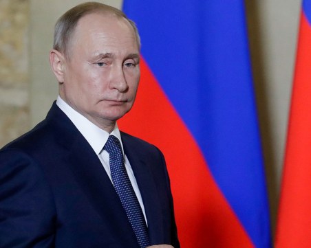 Путин отказва да работи дистанционно, отказва да се крие от COVID-19