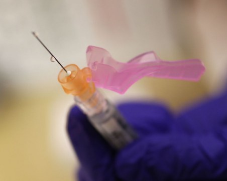 САЩ премахнаха сайт, продавал несъществуващи ваксини срещу коронавируса