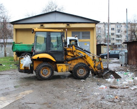 Засилени мерки в Столипиново и Шекера: Събраха над 50 тона боклуци