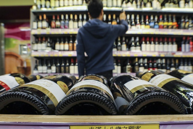 В Хонконг забраняват продажбата на алкохол