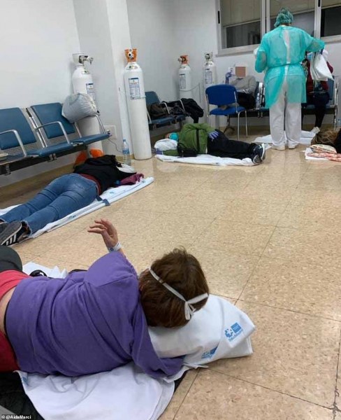 В Испания е ад! Заразени лежат по коридорите на болници в Мадрид