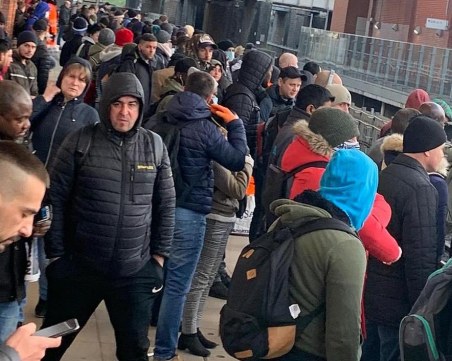 Блокада в Англия? Няма как - претъпкаха влакове и автобуси