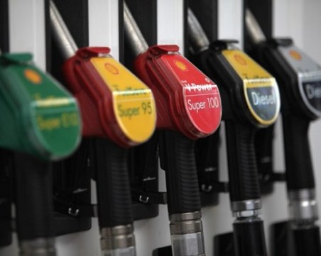 Ето с колко поевтиняха горивата за един месец! Ще продължат ли да падат цените?