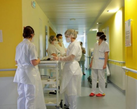 Героите в бяло: От какво се нуждаят медиците ни