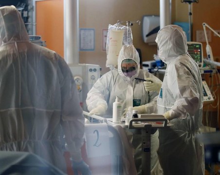 Президентът на Световната медицинска асоциация с тревожна прогноза: Кризата ще продължи до края на 2020