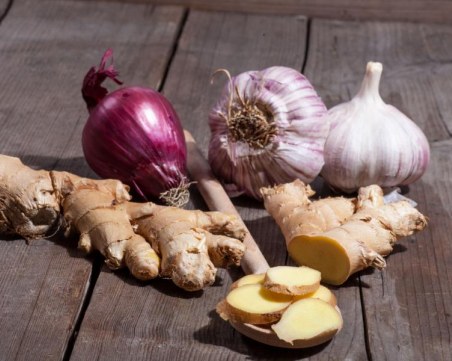 Професор по медицина: Топла супа и червено вино срещу вируса