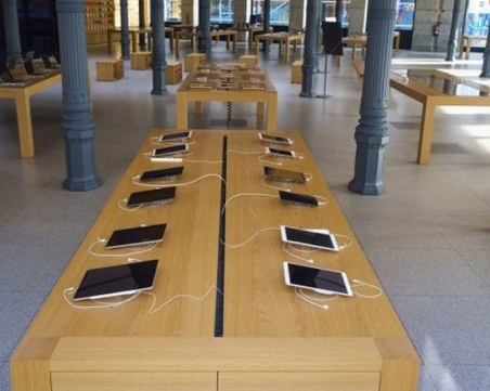 Apple може да започне да отваря част от магазините си от април