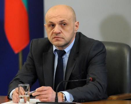 Дончев: Банките трябва да направят отстъпки, а държавата може да тегли нов кредит