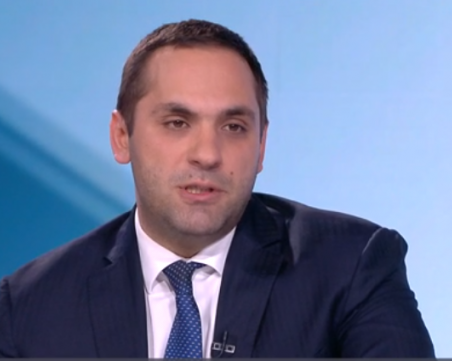 Емил Караниколов: Служителите в неплатен отпуск могат да получат 1500 лв заем само срещу трудов договор