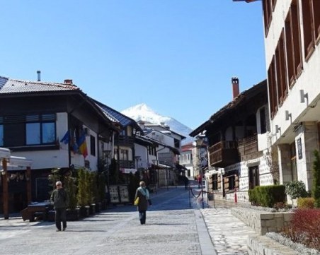 Нов живот по време на карантина: Бебе зарадва Банско