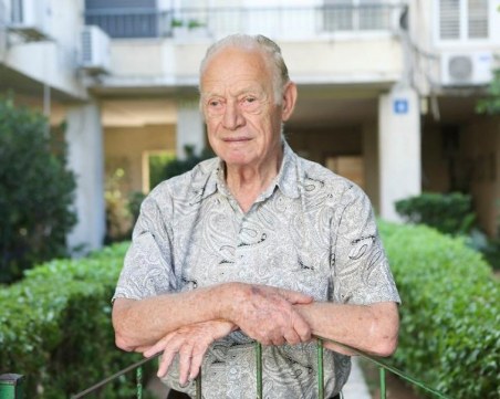 Почина човекът, измислил дузпите