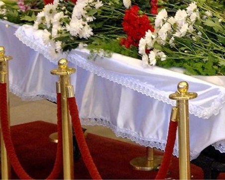 Погребални агенции предлагат виртуални траурни церемонии заради коронавируса