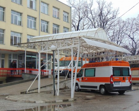 Поставиха под карантина цяло отделение на пазарджишка болница, чакат три проби на медици