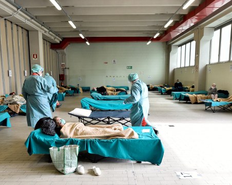 Смъртоносна смес от резистентни бактерии и COVID-19 може да е причина за ситуацията в Италия