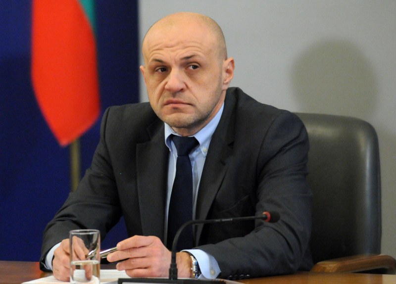 Дончев: Банките трябва да направят отстъпки, а държавата може да тегли нов кредит