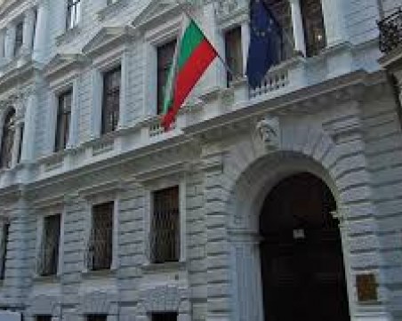 Българските консулства спират подновяването на лични документи