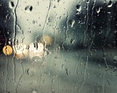 Дъждът отлабва днес, ето какви температури ни очакват