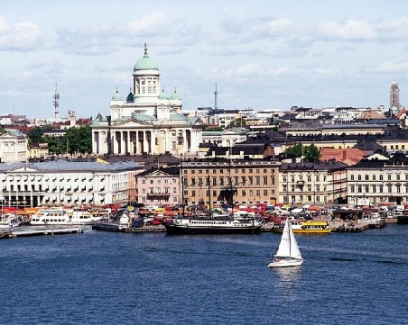 Финландия изолира столицата си, за да спре вируса
