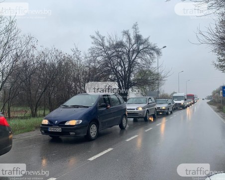 Ген. Мутафчийски: По-добре опашки по КПП-тата, отколкото кервани от военни камиони с трупове