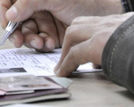 Удължават с 6 месеца валидността на личните карти и шофьорските книжки
