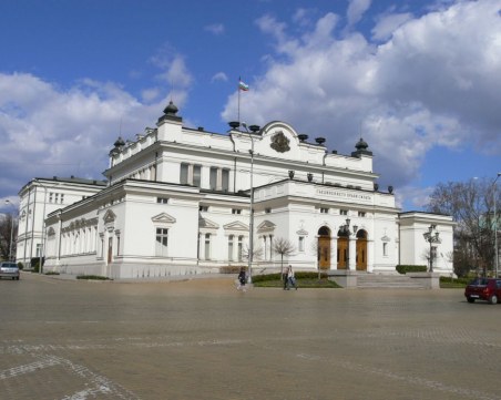 Затварят парламента, само БСП са против